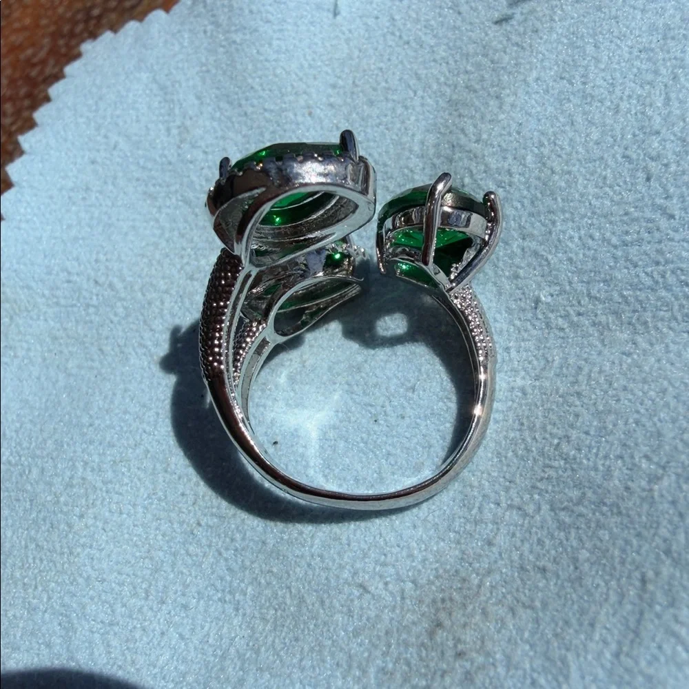 Emerald Green Teardrop Ring with Silver Accents